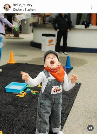 　ケリー・マンシーさんのインスタグラム（ｋｅｌｌｉｅ＿ｍｕｎｃｙ）より