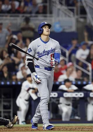 　６回、10号ソロを放った大谷（共同）