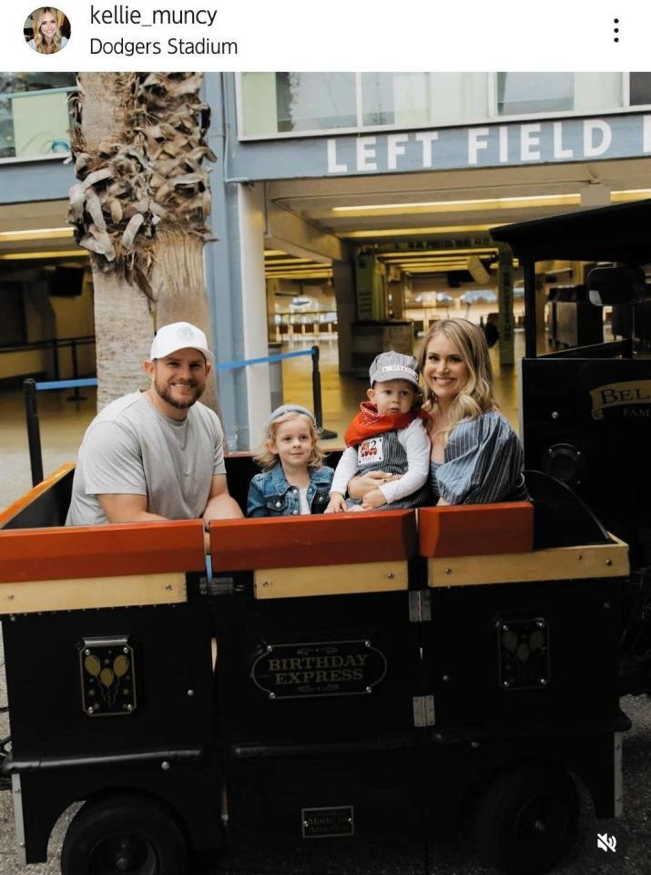 　ケリー・マンシーさんのインスタグラム（ｋｅｌｌｉｅ＿ｍｕｎｃｙ）より