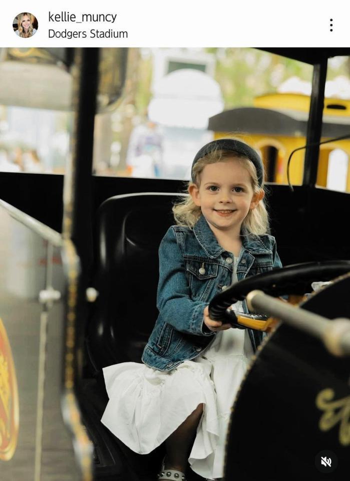 　ケリー・マンシーさんのインスタグラム（ｋｅｌｌｉｅ＿ｍｕｎｃｙ）より