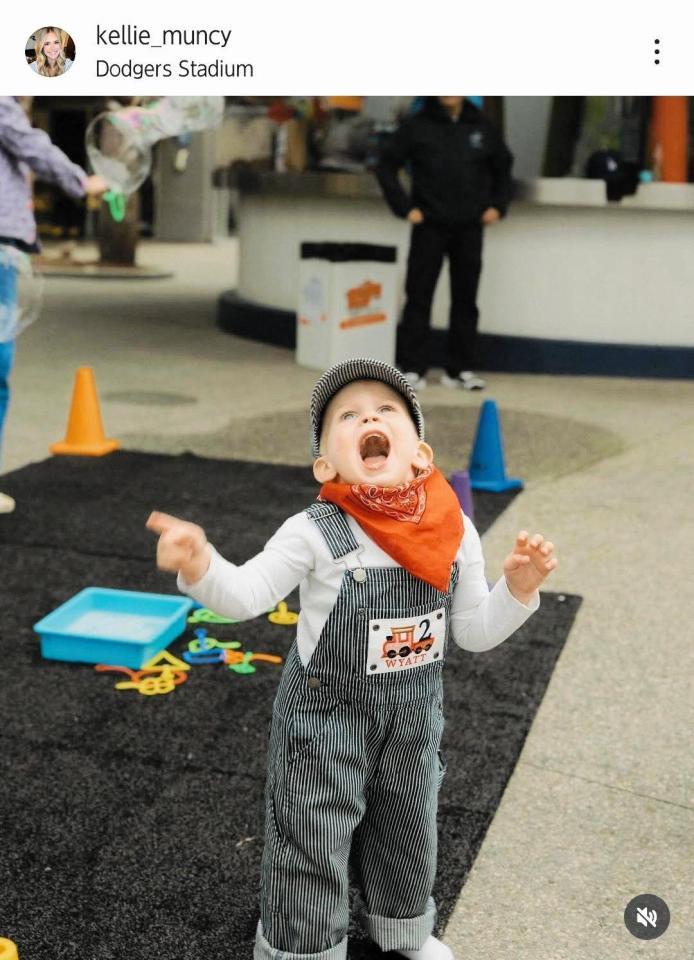 　ケリー・マンシーさんのインスタグラム（ｋｅｌｌｉｅ＿ｍｕｎｃｙ）より