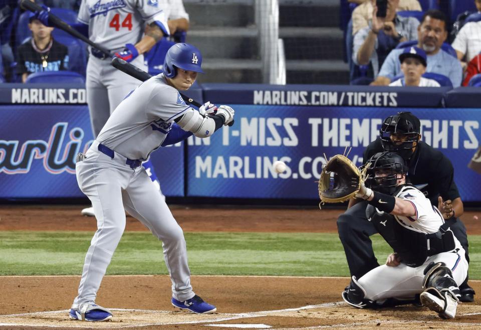 　１回、見逃し三振に倒れた大谷（共同）