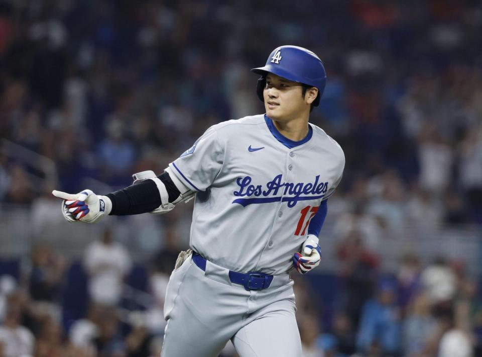 　６回、10号ソロを放った大谷（共同）