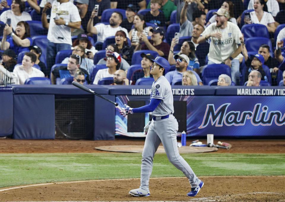 　６回、10号ソロを放った大谷（共同）