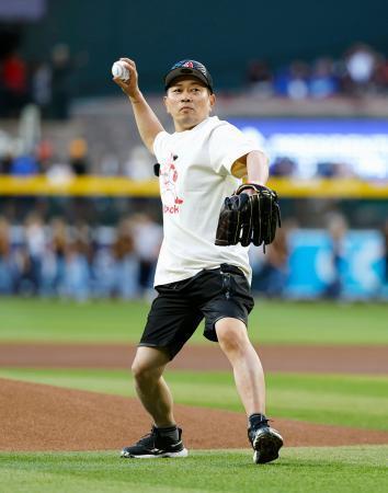 宮迫博之さんが始球式に登場　Ｄバックス-ドジャース戦