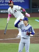 　ダイヤモンドバックス戦の５回、マルテに本塁打を許したドジャース・山本（共同）
