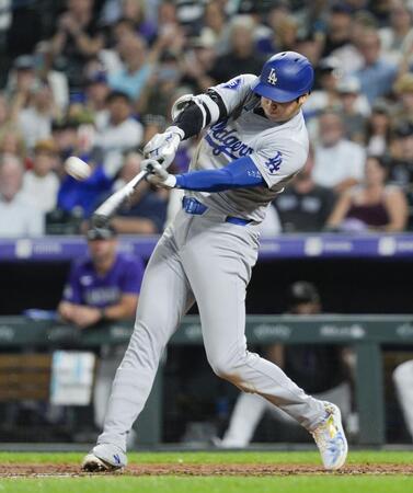 【動画】大谷翔平は豪快スイングで左中間真っ二つ！あわやホームランの特大二塁打　塁上ではお馴染みのポーズ