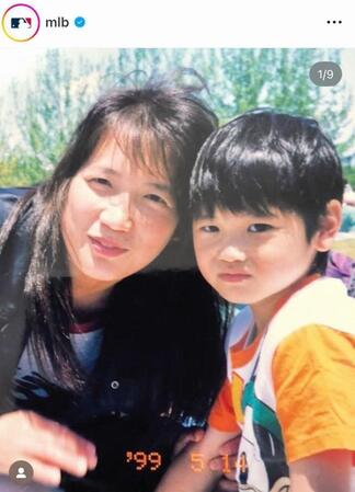 　大谷翔平と母・加代子さん。ＭＬＢの公式インスタグラム＠ｍｌｂより