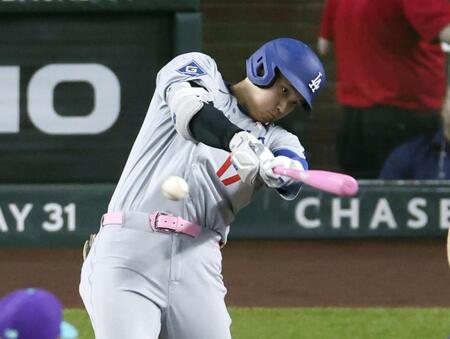 　６回、右前適時打を放つ大谷（共同）