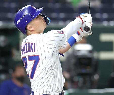 カブス・鈴木誠也が4年連続2桁本塁打 五回に10号2ラン 両手を突き上げてダイヤモンド1周