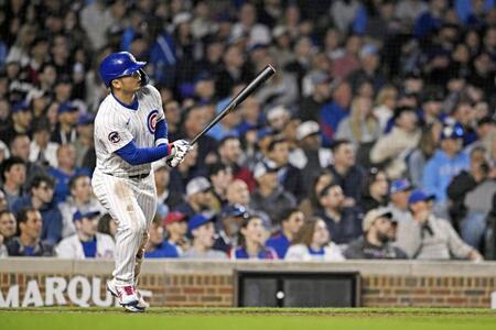 　５回、１０号２ランを放つ鈴木（ＡＰ＝共同）