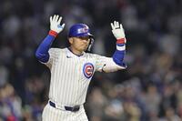 　５回、１０号２ランを放ち喜ぶ鈴木（ゲッティ＝共同）