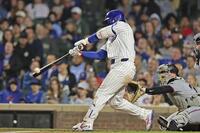 　５回、１０号２ランを放つ鈴木（ゲッティ＝共同）