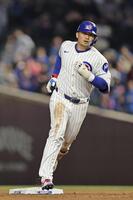 　５回、１０号２ランを放ち塁を回る鈴木（ゲッティ＝共同）