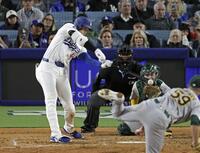 　５回、二ゴロに倒れる大谷（共同）