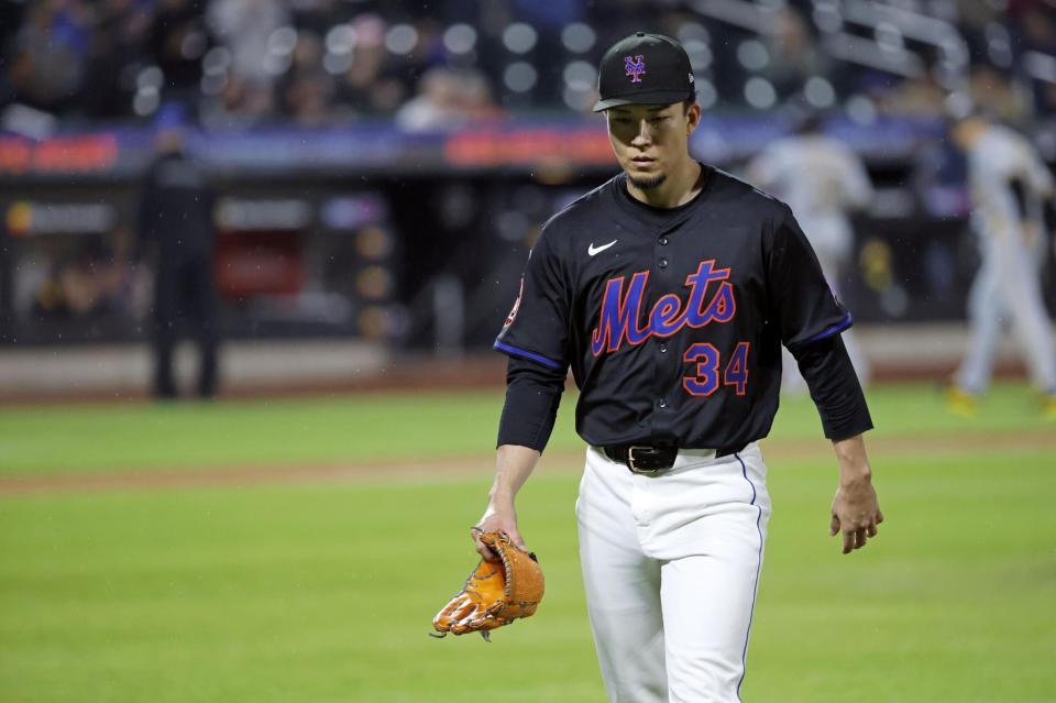 　６回途中、降板する千賀（共同）