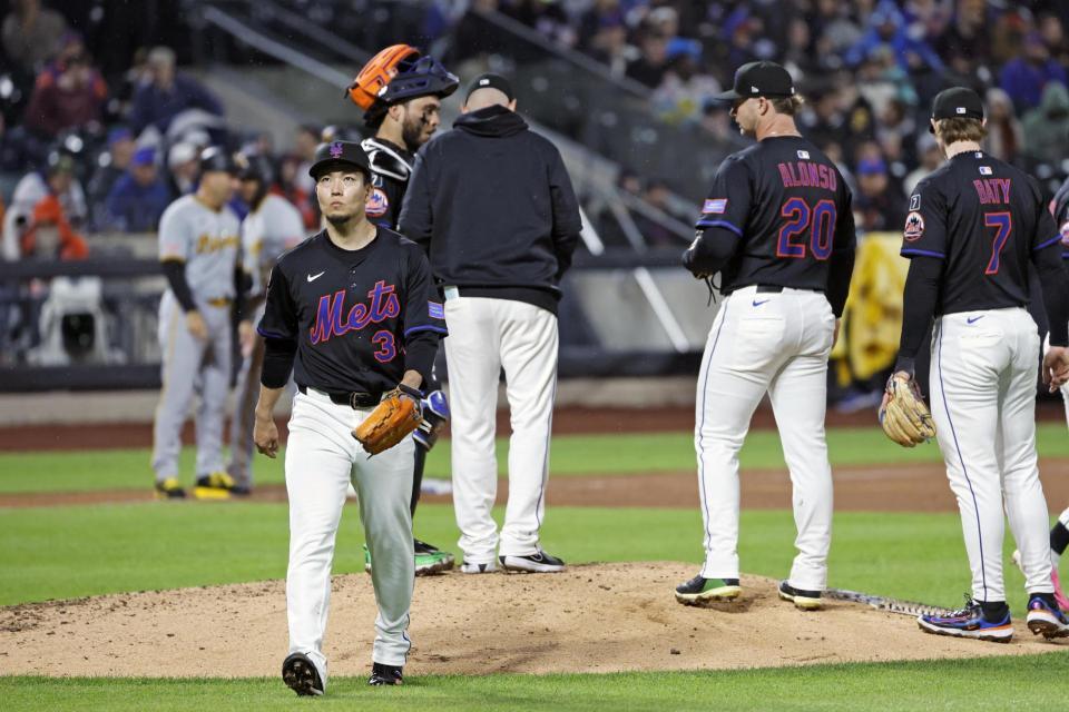 　６回途中、降板する千賀（共同）