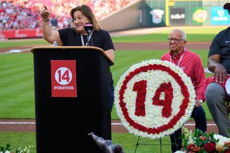 故ローズ氏の娘、資格回復喜ぶ　大リーグ、レッズ式典でスピーチ