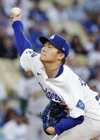 　アスレチックス戦に先発したドジャース・山本（共同）