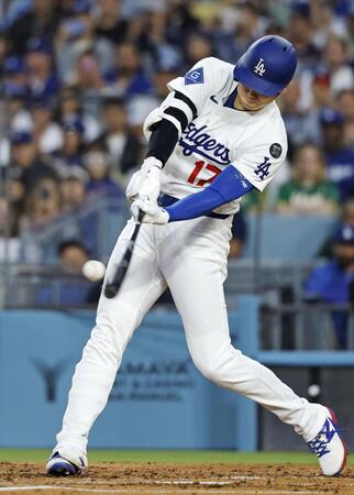 　２回、右犠飛を放つ大谷（共同）