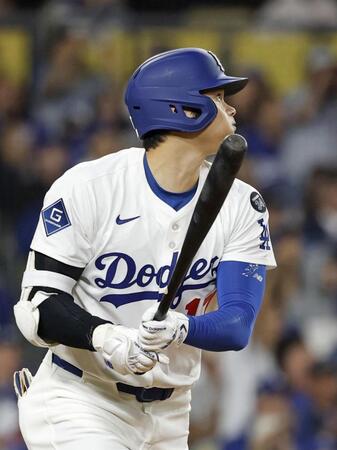 　３回、２試合連続本塁打となる３ランを放つ大谷（共同）