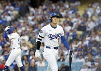 　１回、空振り三振に倒れた大谷（共同）