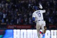　４回、２打席連続本塁打となる２ランを放った大谷（共同）