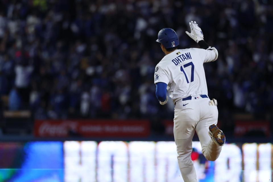 　４回、２打席連続本塁打となる２ランを放った大谷（共同）