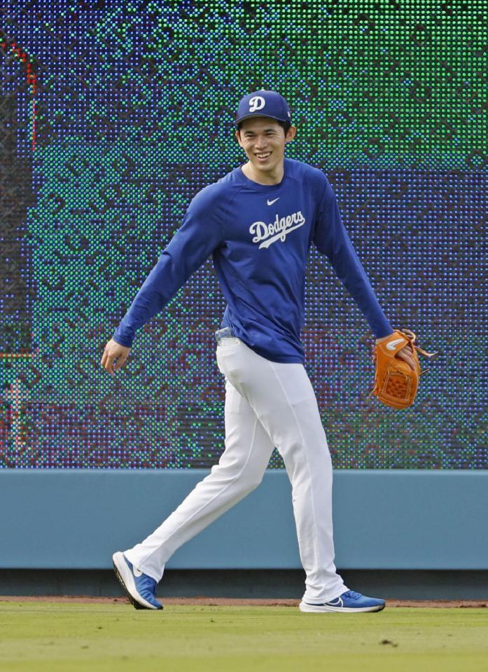 　笑顔を見せるドジャース・佐々木（共同）