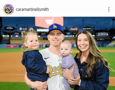 　スミスの妻・カラさんのインスタグラム（ｃａｒａｍａｒｔｉｎｅｌｌｓｍｉｔｈ）より