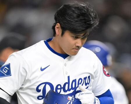 大谷翔平　鮮やか流し打ちも中堅手のグラブに　一塁回って苦笑いで手をたたく　ボール球を冷静に見極めるも