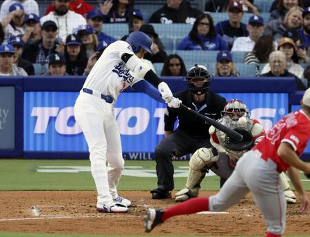　エンゼルス戦の２回、中飛に倒れるドジャース・大谷（共同）