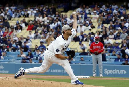 　エンゼルス戦に先発したドジャースのカーショー（共同）