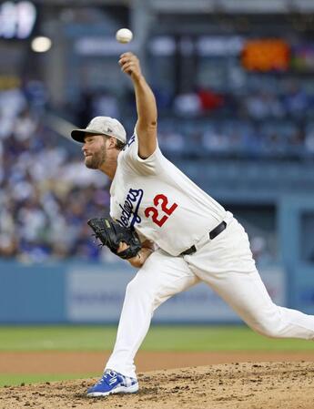 　エンゼルス戦に先発したドジャースのカーショー（共同）