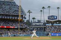 　エンゼルス戦に先発したドジャースのカーショー（共同）