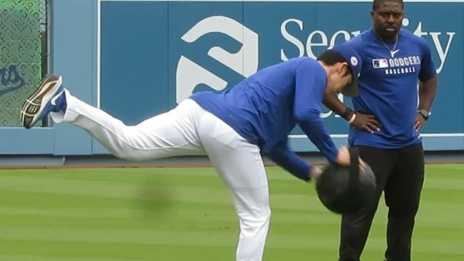 　スミスコーチの指導の下、強化プログラムに取り組む佐々木（撮影・小林信行）