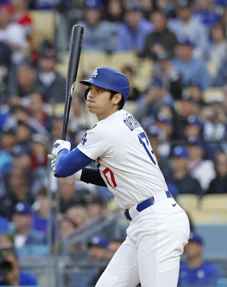 　エンゼルス戦の２回、中飛に倒れるドジャース・大谷（共同）