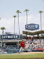 　ドジャース戦に先発したエンゼルス・菊池。５回２／３を投げ３安打１失点で勝敗は付かなかった＝ロサンゼルス（共同）