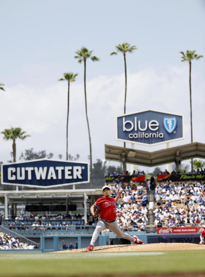 　ドジャース戦に先発したエンゼルス・菊池。５回２／３を投げ３安打１失点で勝敗は付かなかった＝ロサンゼルス（共同）