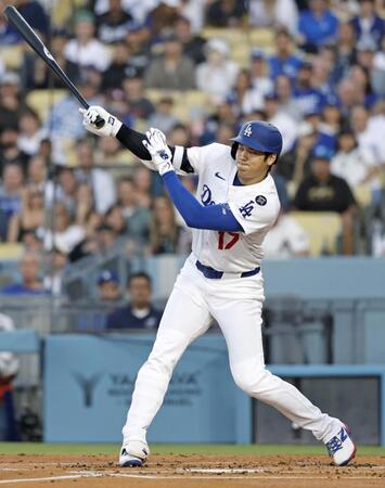 　１回、二ゴロに倒れる大谷（共同）