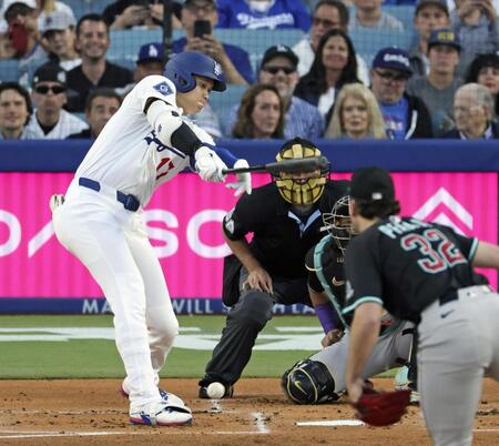 　１回、二ゴロに倒れる大谷（共同）