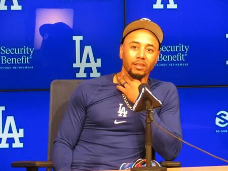 　取材に応じるドジャース・ベッツ（撮影・小林信行）