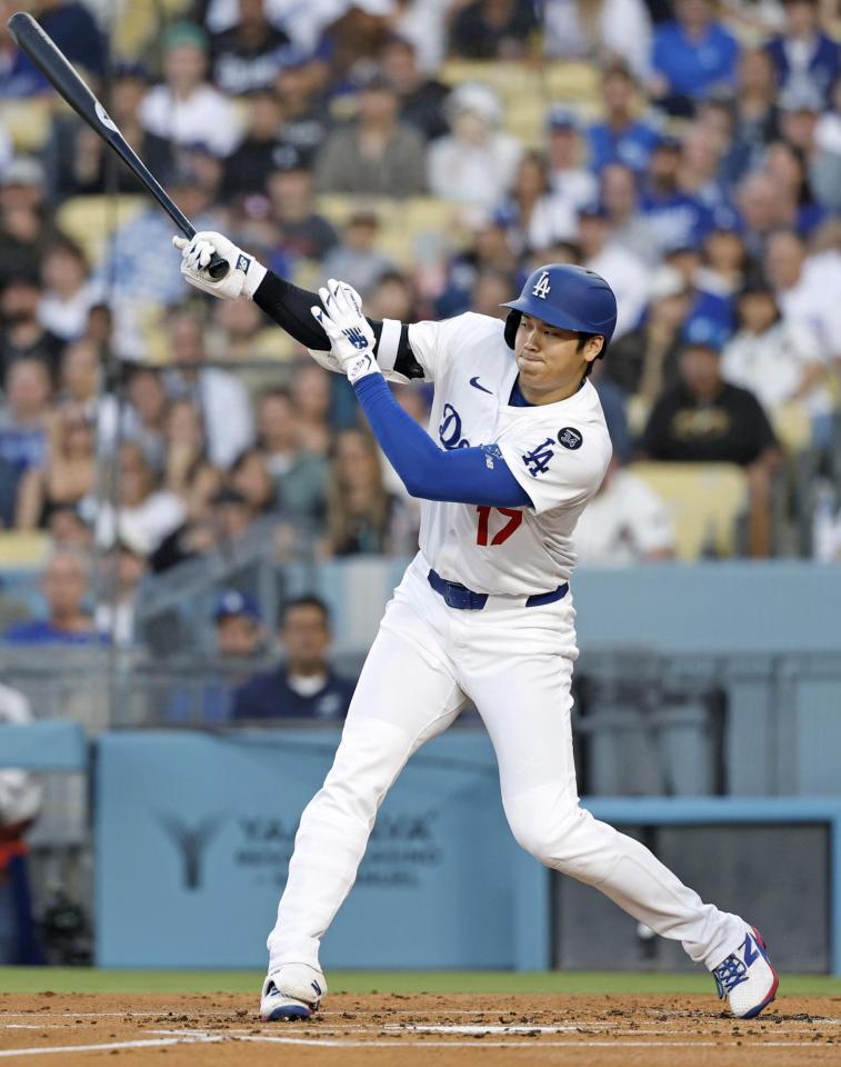 　１回、二ゴロに倒れる大谷（共同）