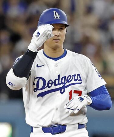 　８回、二塁打を放ちポーズをとる大谷（共同）