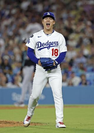 　７回、走者一、三塁のピンチを切り抜け、雄たけびを上げる山本（共同）