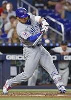 　３回、中前打を放つ鈴木（共同）