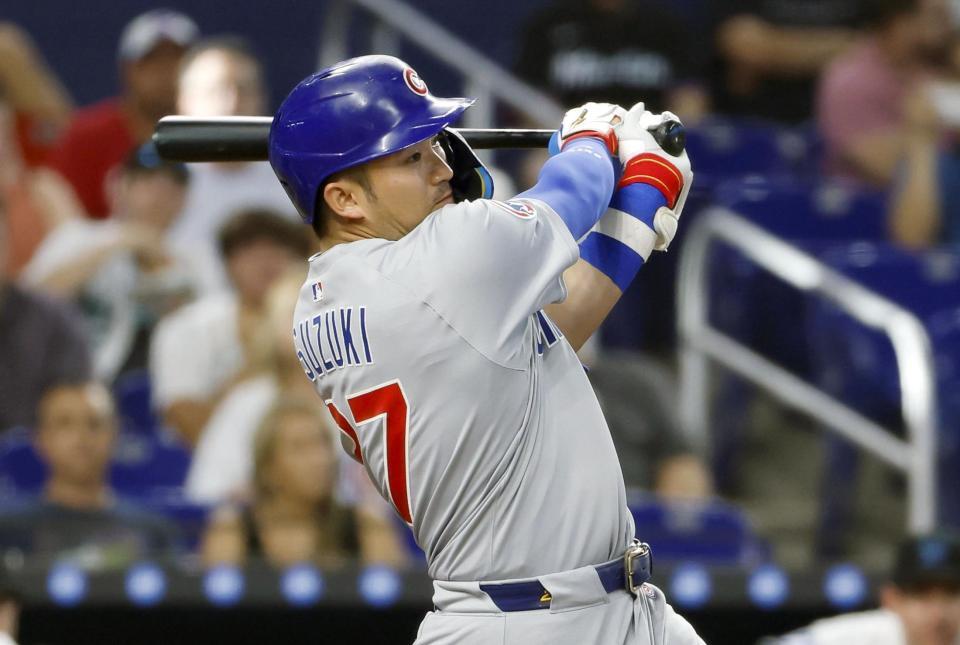 　３回、中前打を放つ鈴木（共同）