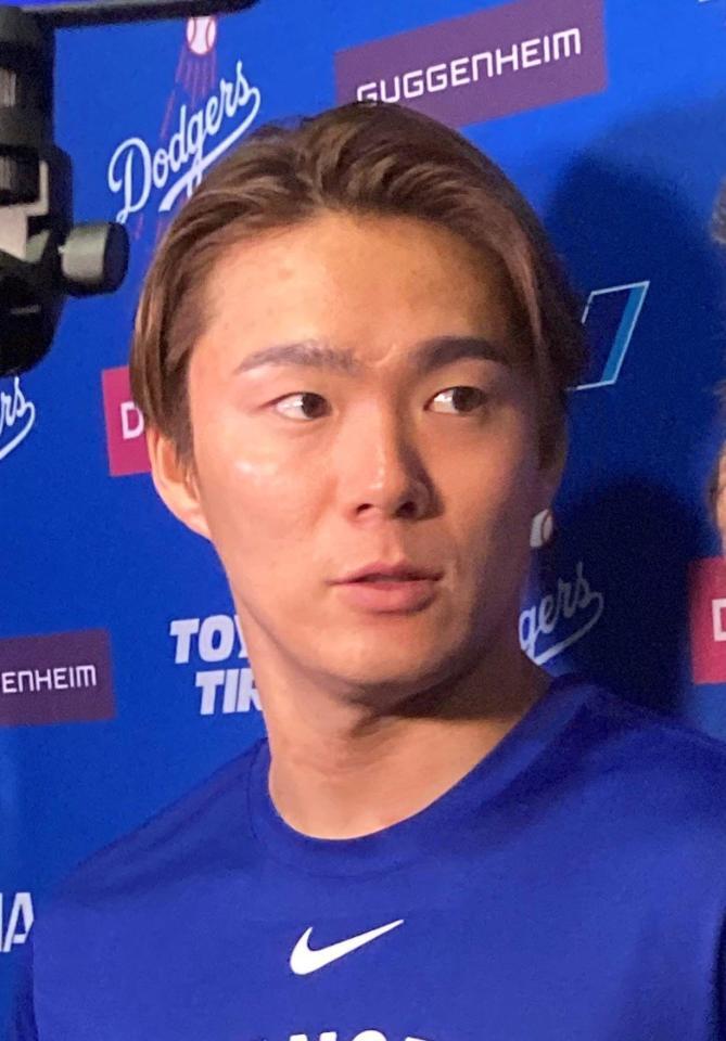 　試合後、取材に応じる山本（撮影・小林信行）