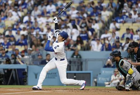 　ダイヤモンドバックス戦の１回、空振り三振に倒れるドジャース・大谷（共同）