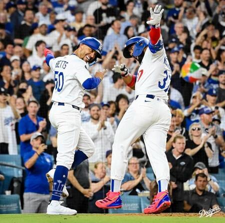 ドジャース　逆転３ランのテオスカー「本当に大きな瞬間だった」２週間離脱も打点トップの鈴木に５差　人柄にじんだ試合後「彼らのおかげで幸運にも」